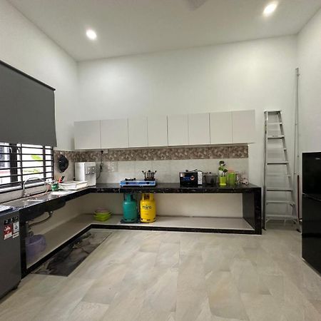 Homestay Kemaman Fyna08 Semi-D, 4 Bedrooms Dekat Pantai Kijal Exterior foto